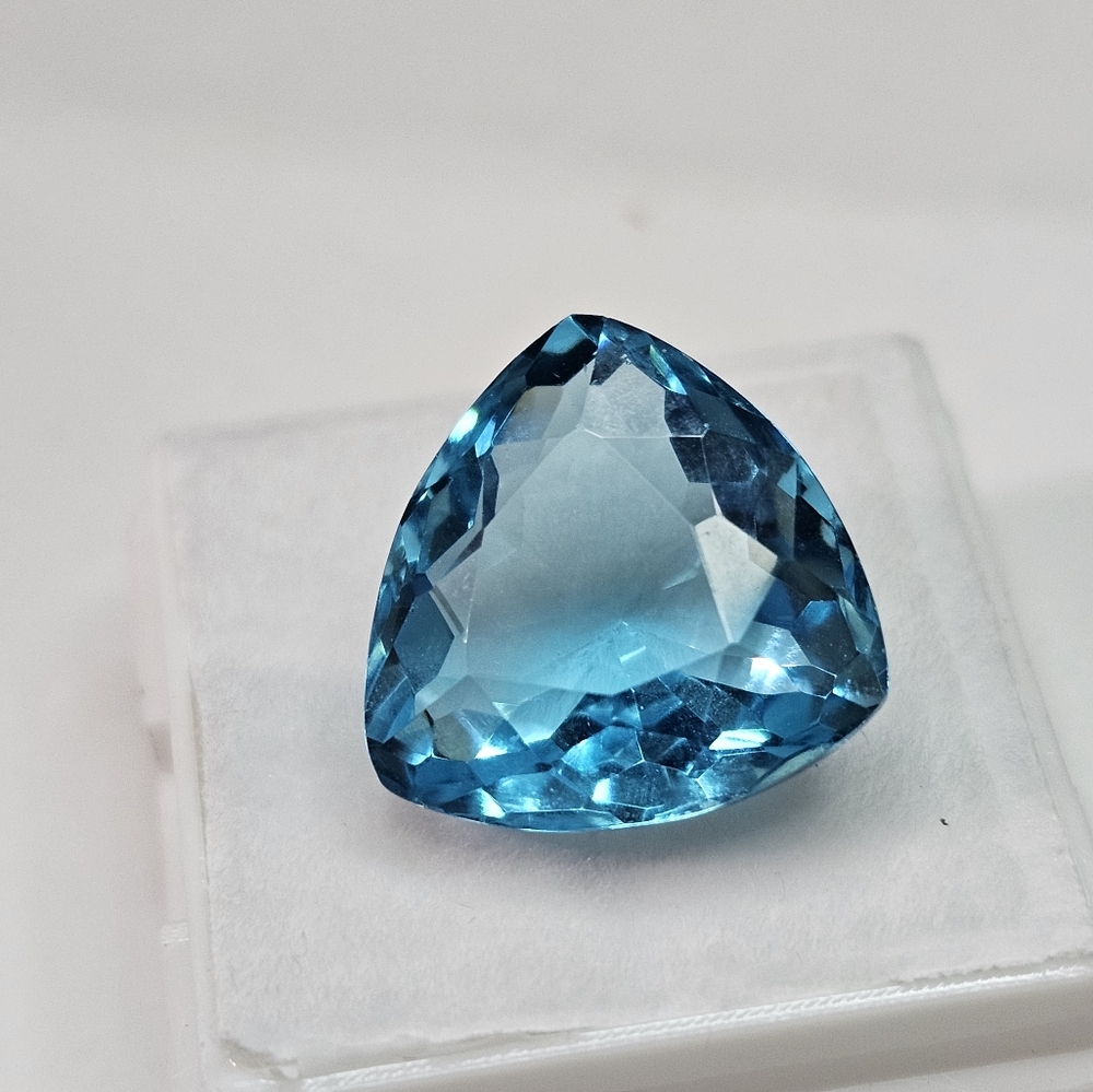 Lovely Certified Swiss Blue Topaz 💙 Gemstone 13.5 Carats! - Picture 5 of 6
